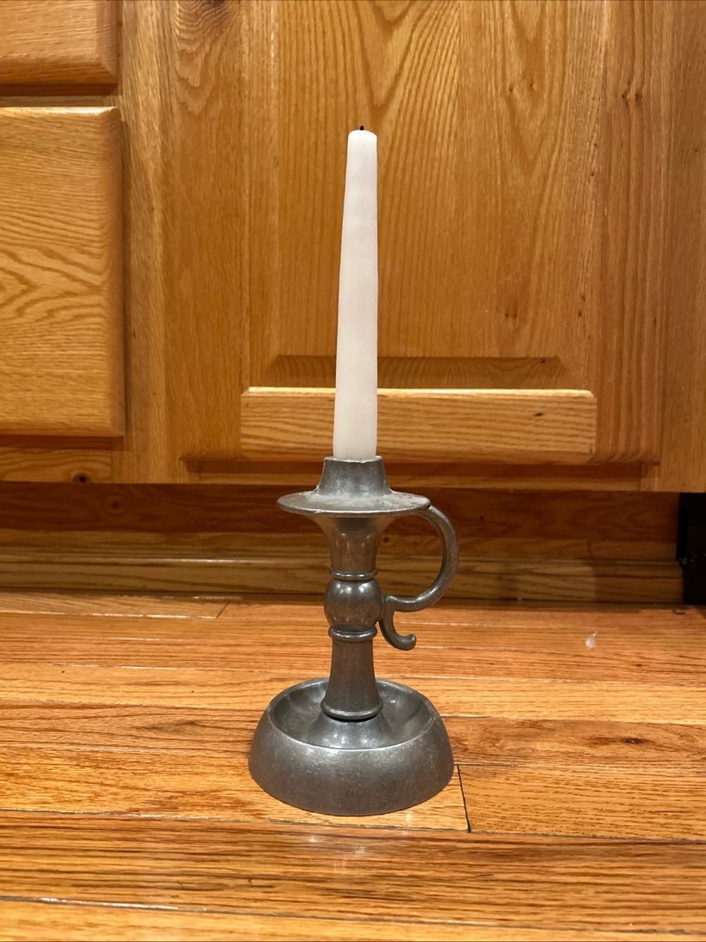 Sexton Pewter Handled Chamberstick Taper Candle Holder Colonial 5043